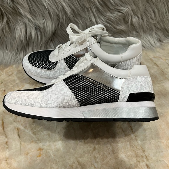 Michael Kors Allíe Women’s Low Top Sneakers White/Black. NEW - Picture 3 of 7